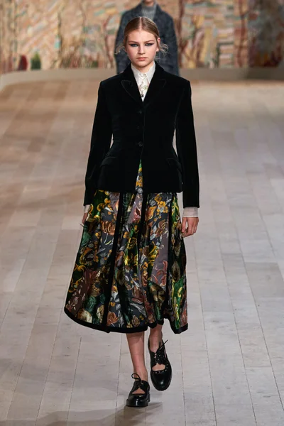 Look 7